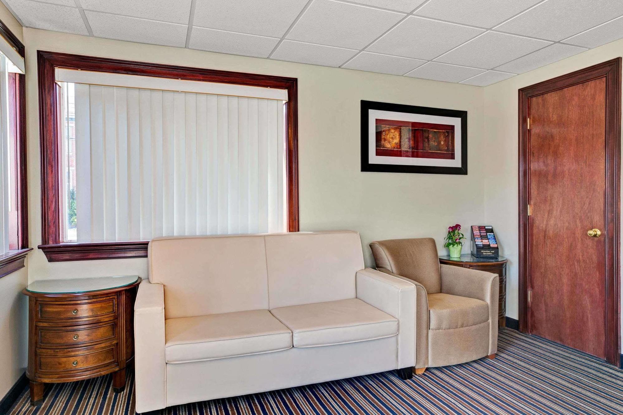 Super 8 By Wyndham Newark De Hotel Luaran gambar