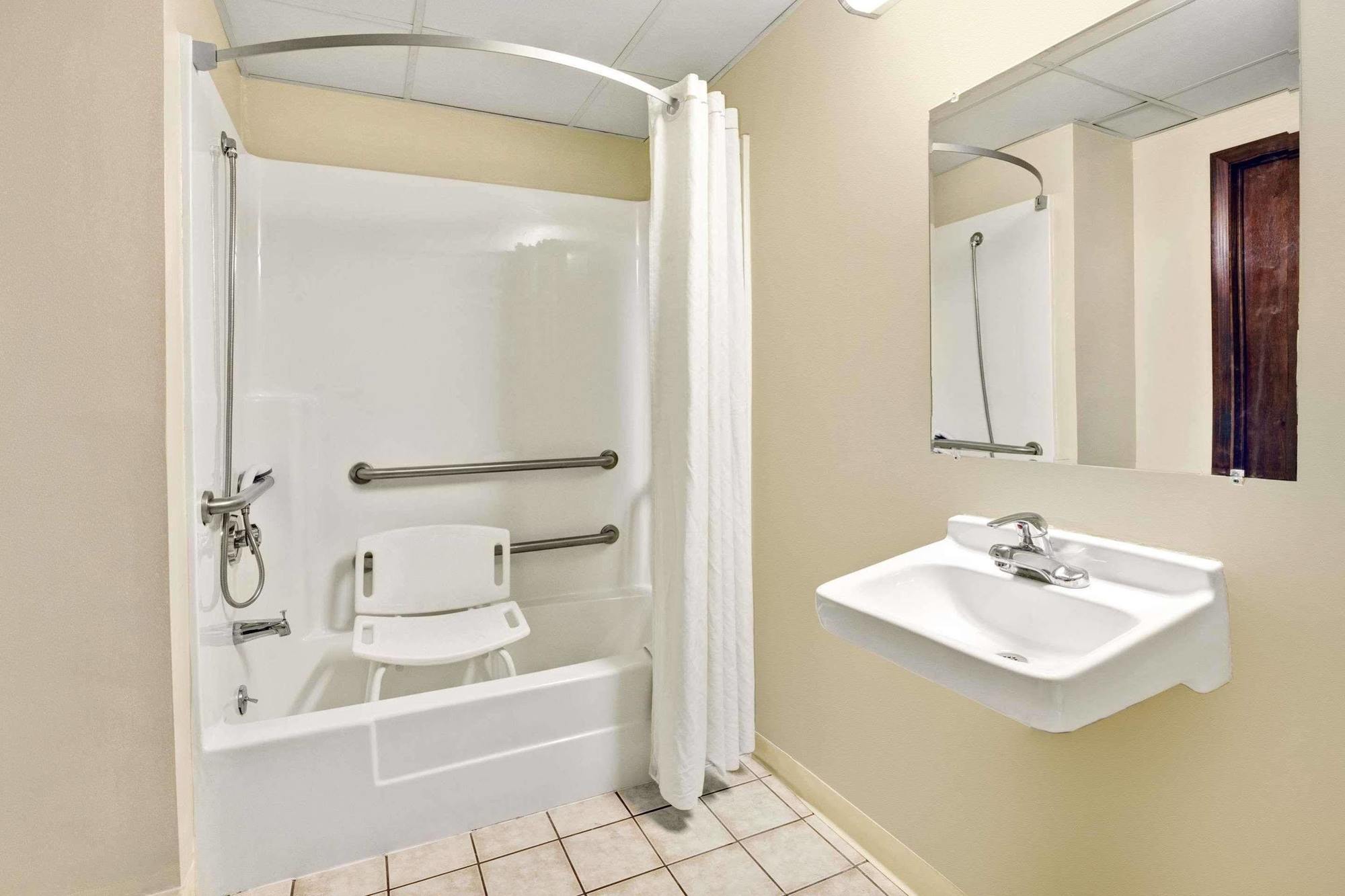 Super 8 By Wyndham Newark De Hotel Luaran gambar