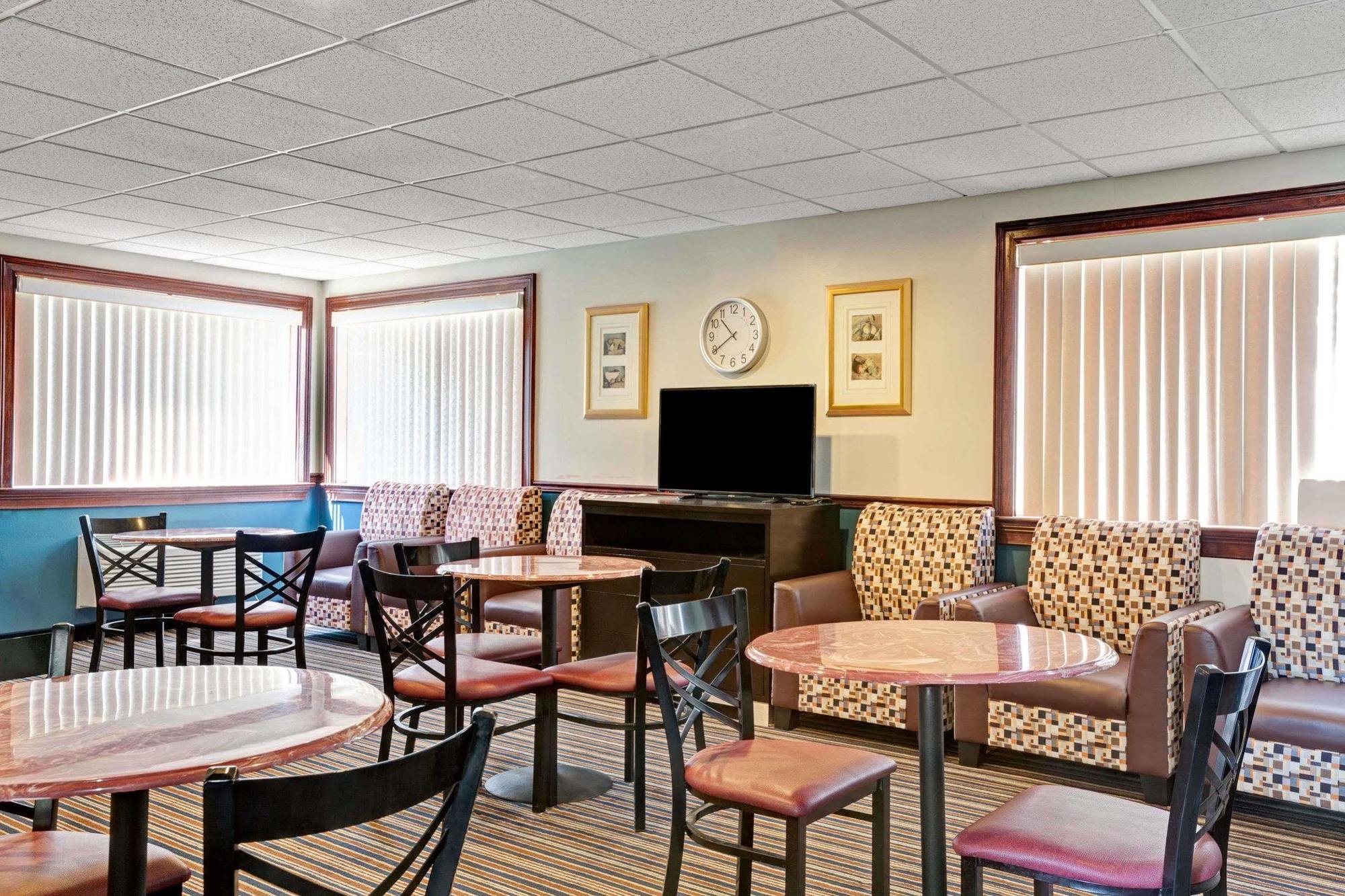 Super 8 By Wyndham Newark De Hotel Luaran gambar